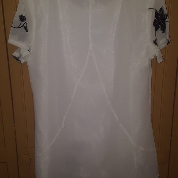 blouse - Picture 2 of 2